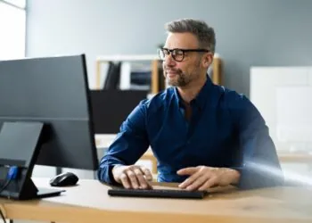 Inside the Supply Chain of ASIC Miners: Why Delivery Times Matter